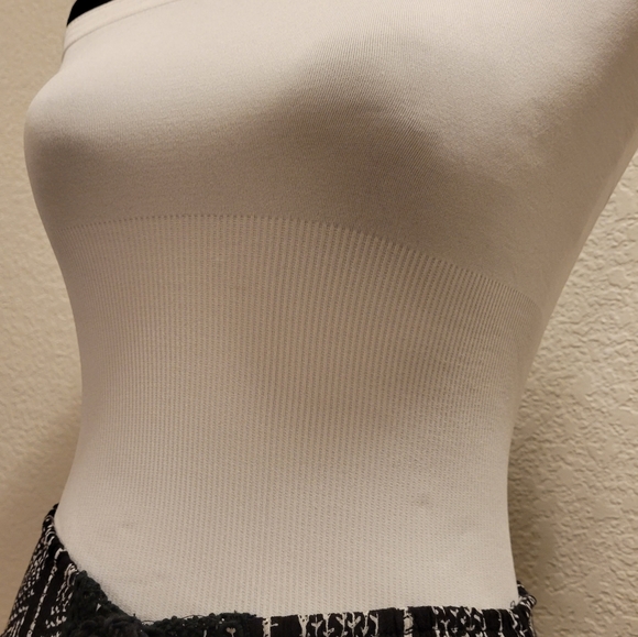 Seamless Ribbed Tube Top - Picture 2 of 4